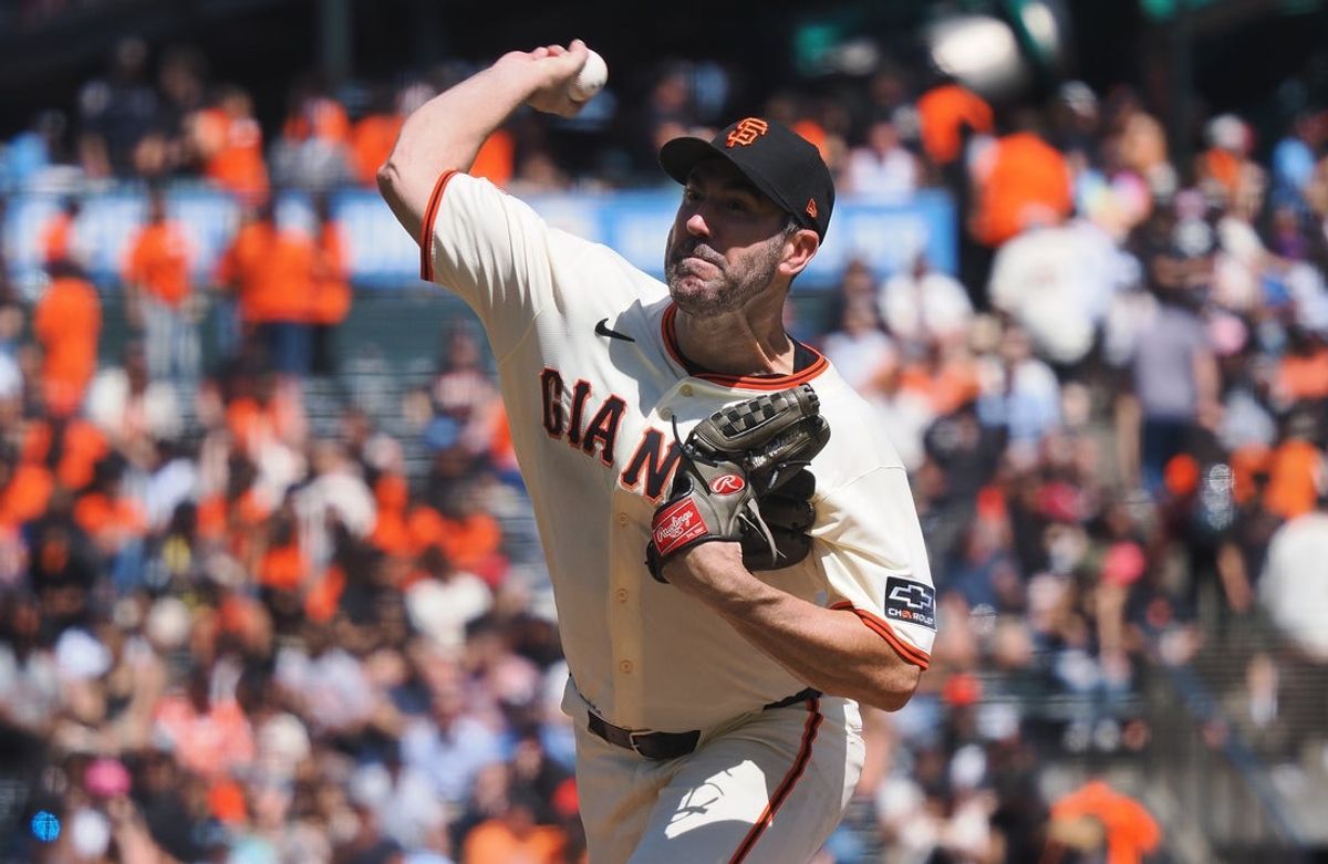Apr 9, 2025; San Francisco, California, USA; San Francisco Giants starting pitcher Justin Verlander (35) pitches the ball against the Cincinnati Reds during the sixth inning at Oracle Park. Mandatory Credit: Kelley L Cox-Imagn Images