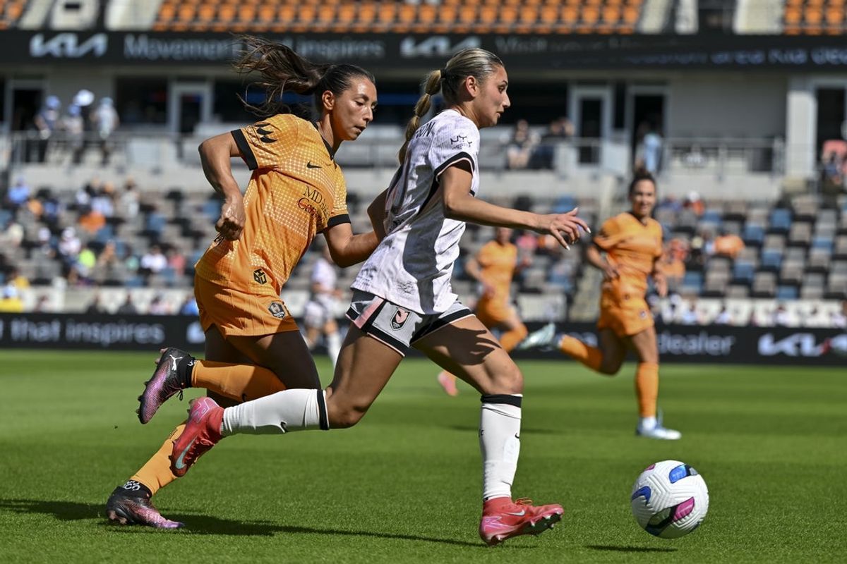Apr 12, 2025; Houston, Texas, USA; Angel City FC defender Gisele Thompson (20) dribbles the ball as Houston Dash midfielder Barbara Olivieri (10) defends in the first half at Shell Energy Stadium. Mandatory Credit: Maria Lysaker-Imagn Images