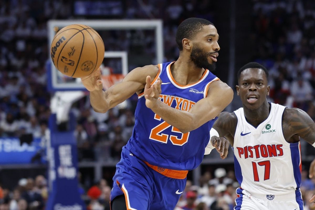 Apr 24, 2025; Detroit, Michigan, USA; New York Knicks forward Mikal Bridges (25) passes in the first half against the Detroit Pistons during game three of first round for the 2024 NBA Playoffs at Little Caesars Arena. Mandatory Credit: Rick Osentoski-Imagn Images