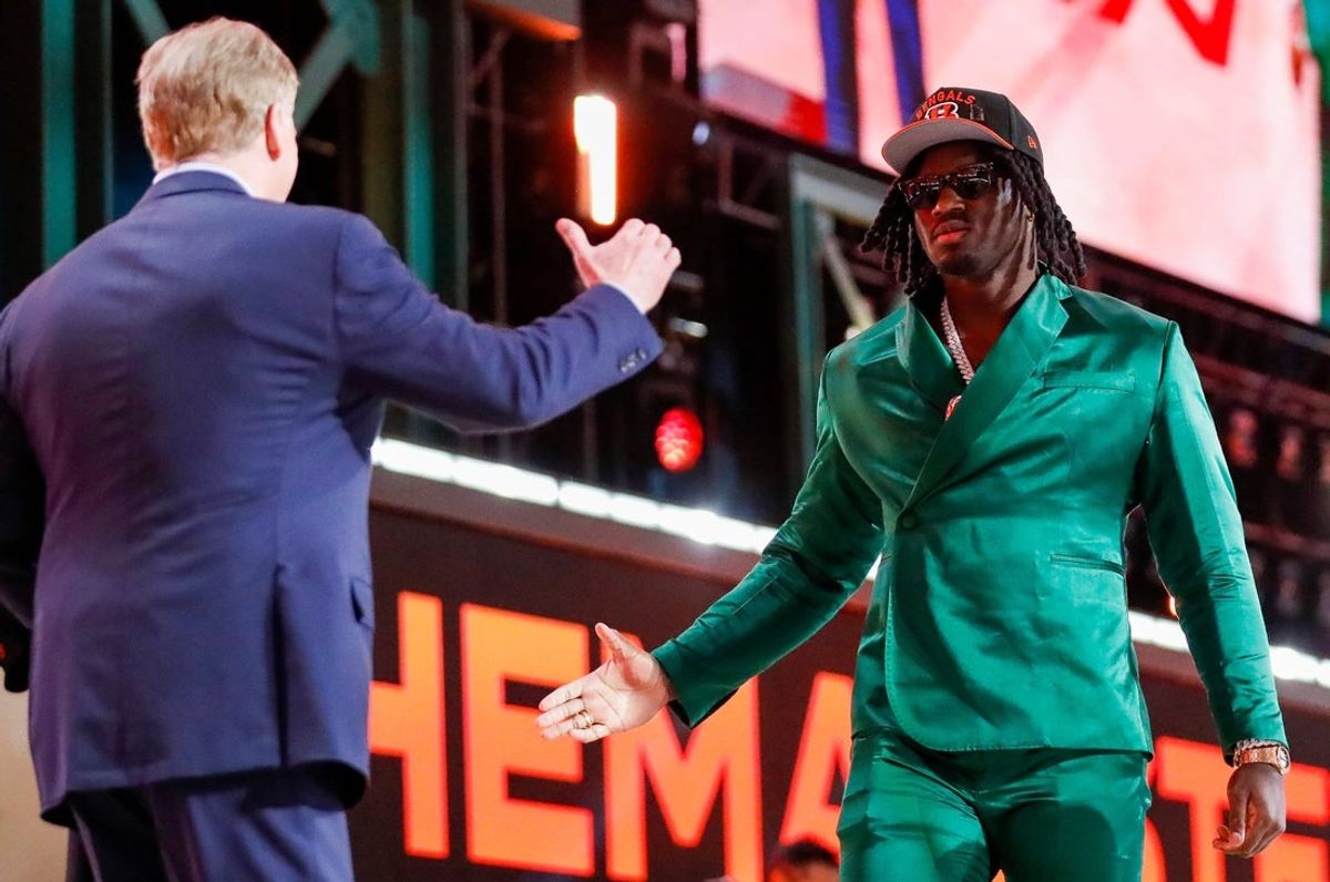 Edge rusher Shemar Stewart is greeted by NFL Commissioner Roger Goodell after being selected 17th overall by the Cincinnati Bengals during the first round of the 2025 NFL Draft on Thursday, April 24, 2025, at Lambeau Field in Green Bay, Wisconsin. The draft runs through April 26.
Tork Mason/USA TODAY NETWORK-Wisconsin