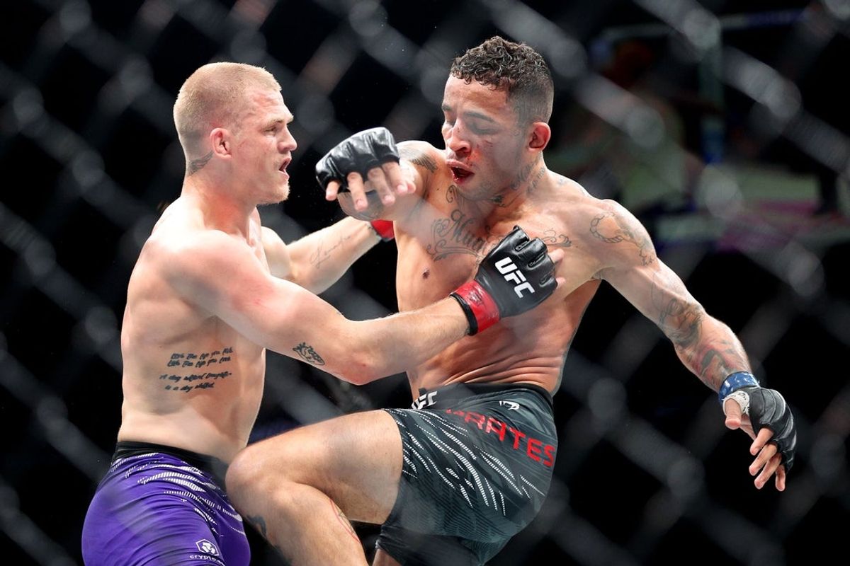 Apr 26, 2025; Kansas City, Missouri, UNITED STATES; Ian Machado Garry (red gloves) fights Carlos Prates (blue gloves) during UFC Fight Night at T-Mobile Center. Mandatory Credit: William Purnell-Imagn Images