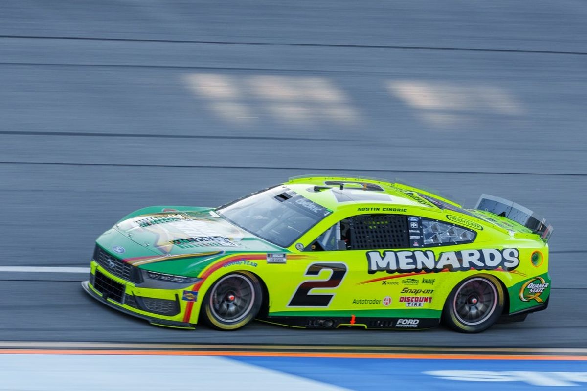 Apr 26, 2025; Talladega, Alabama, USA; NASCAR Cup Series driver Austin Cindric (2) goes into turn one at Talladega Superspeedway. Mandatory Credit: Jason Allen-Imagn Images
