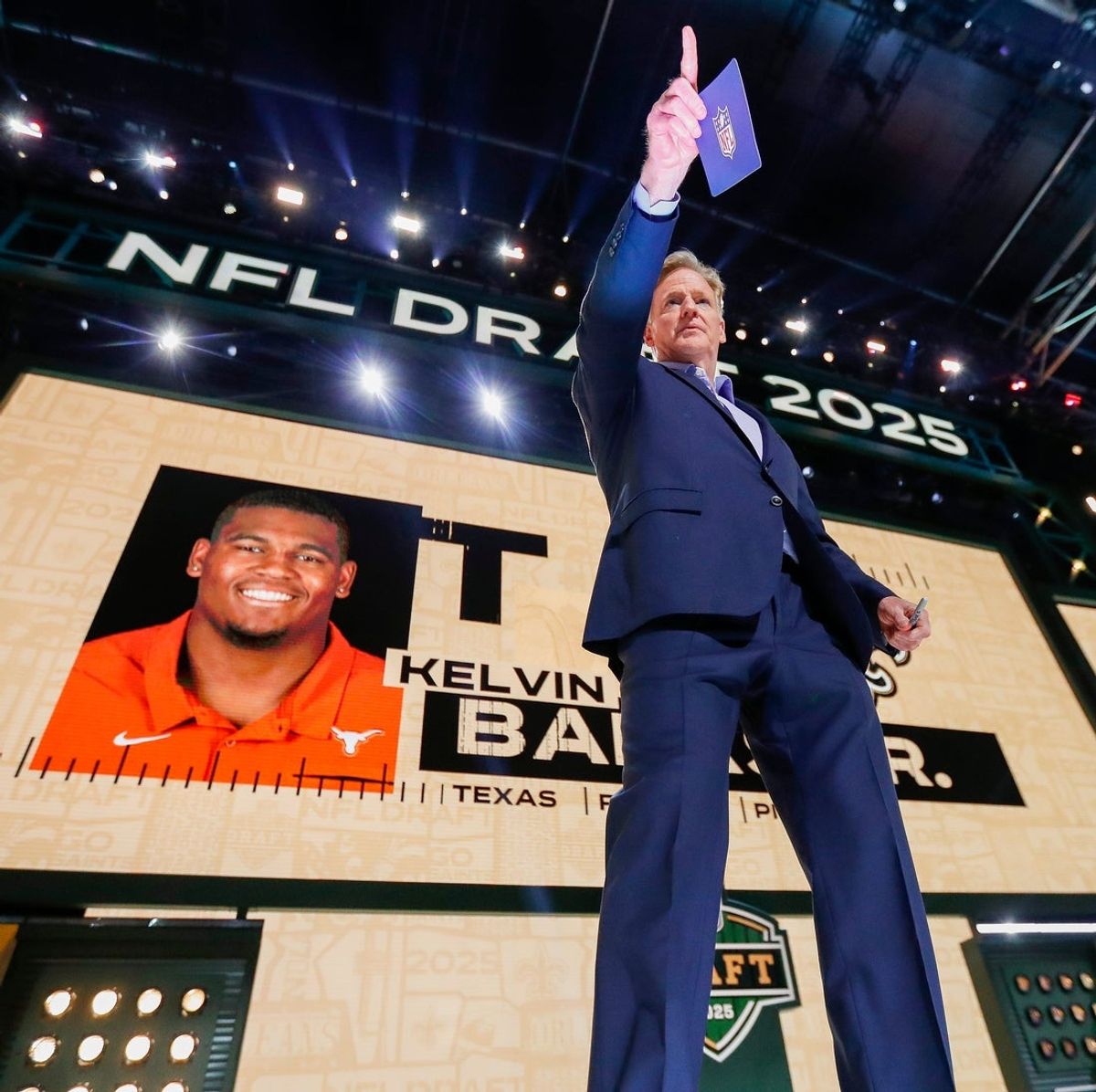 NFL Commissioner Roger Goodell points to a fan in the crowd during the first round of the 2025 NFL Draft on Thursday, April 24, 2025, at Lambeau Field in Green Bay, Wisconsin. The draft runs through April 26.
Tork Mason/USA TODAY NETWORK-Wisconsin
