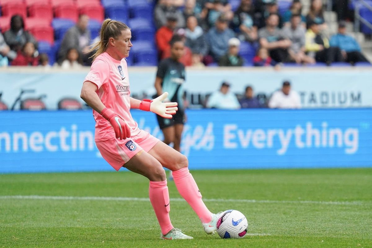 May 4, 2025; Harrison, New Jersey, USA; Chicago Stars FC goalkeeper Alyssa Naeher (1) passes during the first half against Gotham FC at Sports Illustrated Stadium. Mandatory Credit: Lucas Boland-Imagn Images
