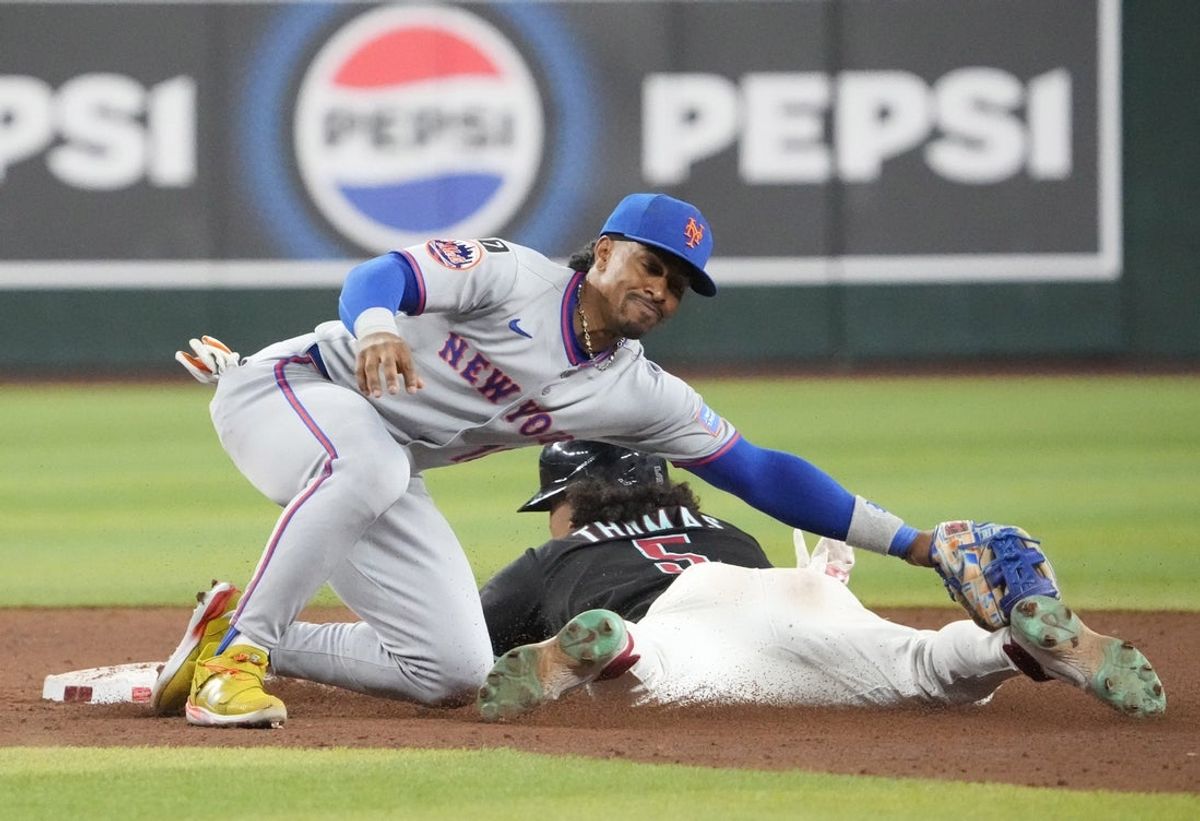 Arizona Diamondbacks Alek Thomas (5) is tagged out trying to steal second by New York Mets shortstop Francisco Lindor (12) during the ninth inning at Chase Field, May 5, 2025.