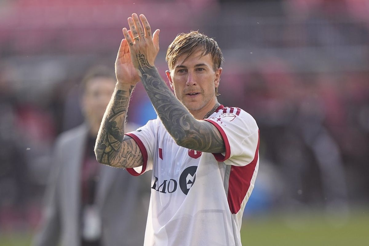 May 10, 2025; Toronto, Ontario, CAN; Toronto FC forward Federico Bernardeschi (10) acknowledges the fans after a win over D.C. United at BMO Field. Mandatory Credit: John E. Sokolowski-Imagn Images