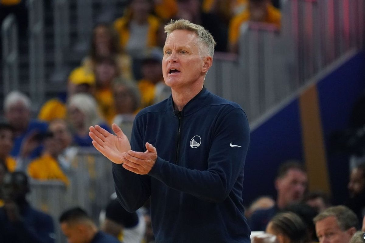 May 10, 2025; San Francisco, California, USA; Golden State Warriors head coach Steve Kerr motions to the team in the second quarter during game three against the Minnesota Timberwolves in the second round for the 2025 NBA Playoffs at Chase Center. Mandatory Credit: David Gonzales-Imagn Images