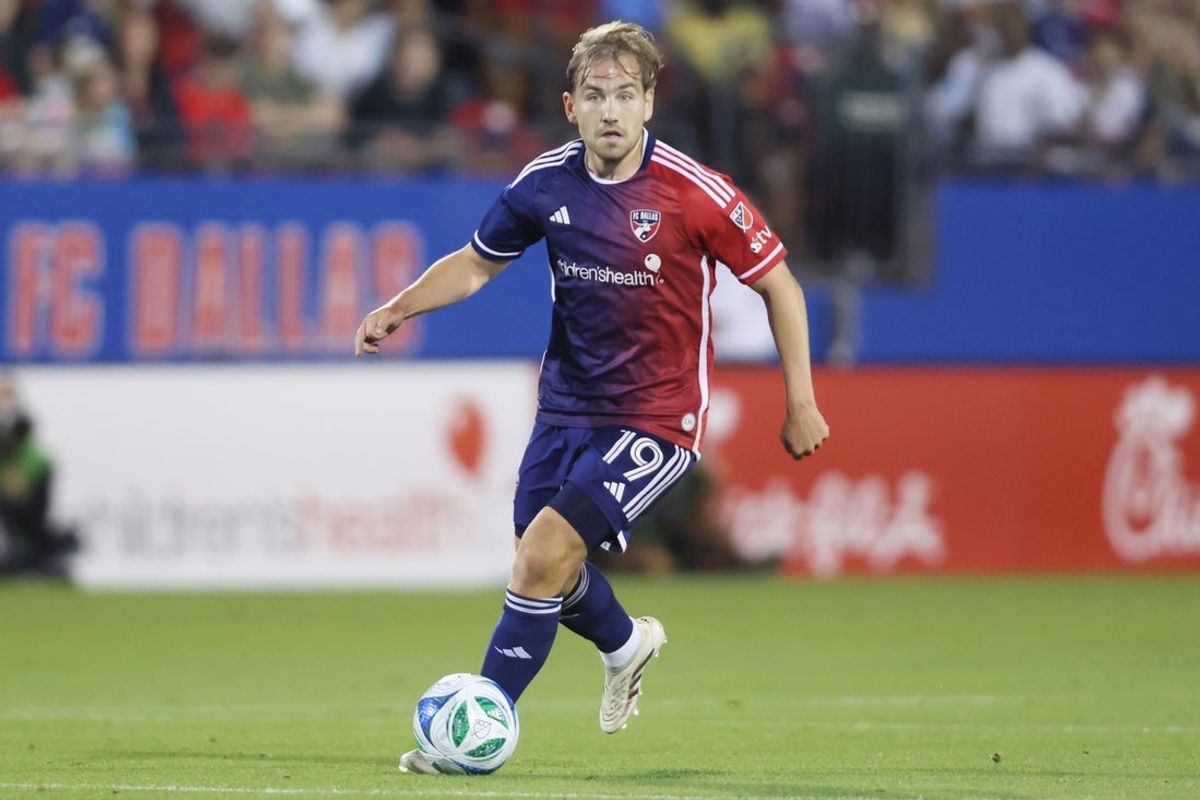 May 10, 2025; Frisco, Texas, USA; FC Dallas midfielder Paxton Pomykal (19) controls the ball against the Real Salt Lake during the second half at Toyota Stadium. Mandatory Credit: Tim Heitman-Imagn Images