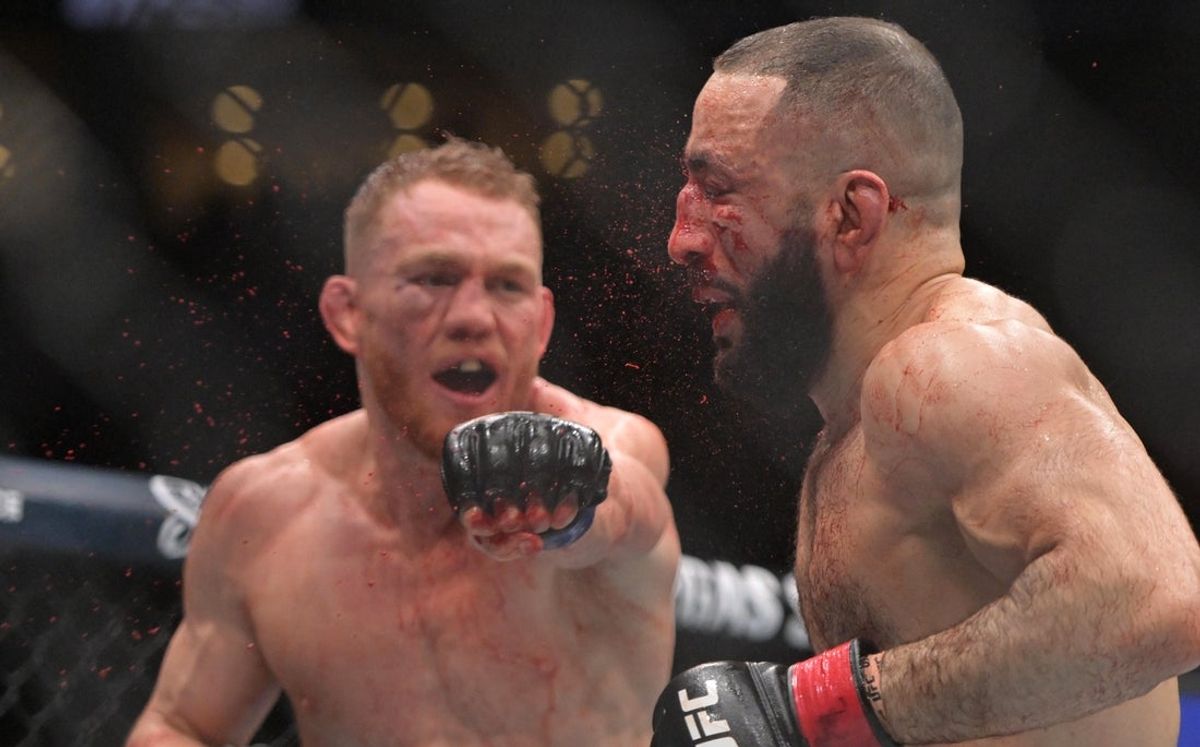 May 10, 2025; Montreal, Quebec, CANADA; Belal Muhammad (red gloves) fights Jack Della Maddalena (blue gloves) during UFC 315 at Bell Centre. Mandatory Credit: Eric Bolte-Imagn Images