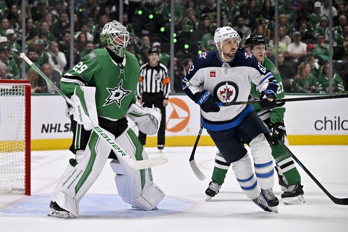 May 11, 2025; Dallas, Texas, USA; Dallas Stars goaltender Jake Oettinger (29) and Winnipeg Jets right wing Nino Niederreiter (62) in action during the game between the Dallas Stars and the Winnipeg Jets in game three of the second round of the 2025 Stanley Cup Playoffs at American Airlines Center. Mandatory Credit: Jerome Miron-Imagn Images