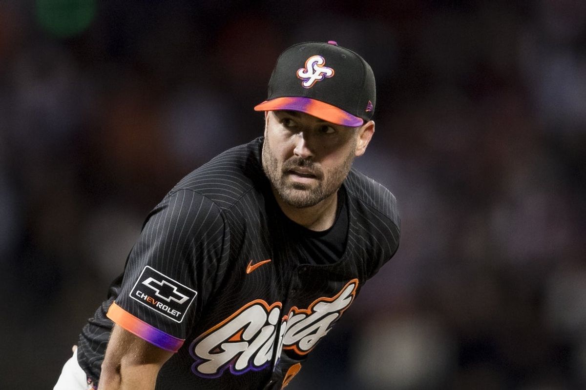 May 13, 2025; San Francisco, California, USA; San Francisco Giants starting pitcher Robbie Ray (38) prepares to throw against the Arizona Diamondbacks during the fifth inning at Oracle Park. Mandatory Credit: John Hefti-Imagn Images