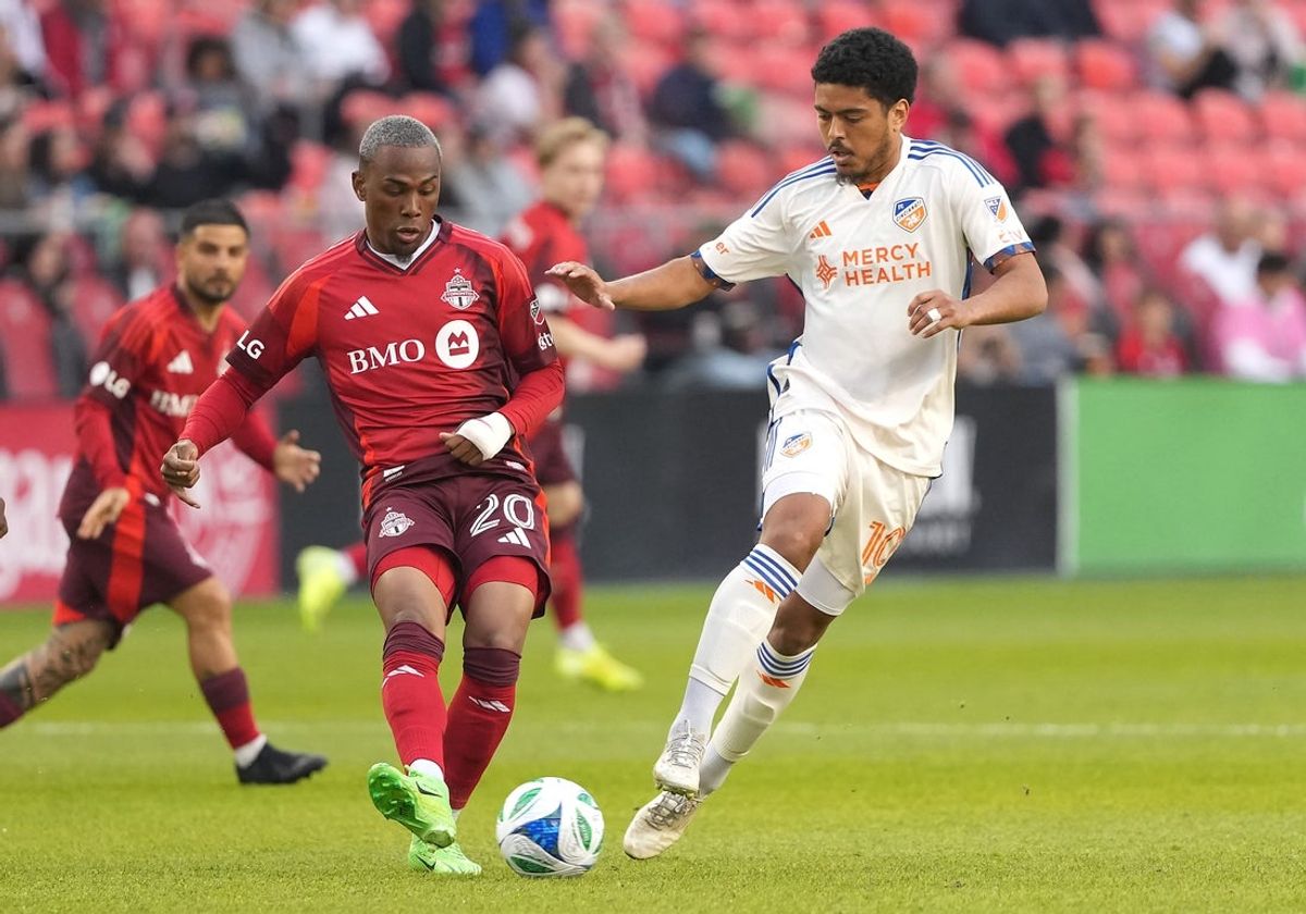 May 14, 2025; Toronto, Ontario, CAN; Toronto FC midfielder Deybi Flores (20) battles for the ball with FC Cincinnati midfielder Evander (10) during the first half at BMO Field. Mandatory Credit: Nick Turchiaro-Imagn Images
