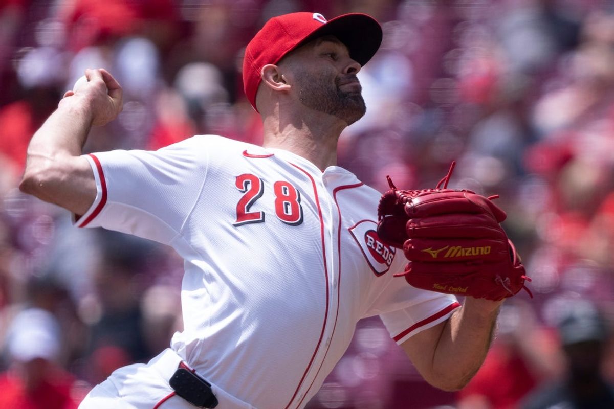 Cincinnati Reds pitcher Nick Martinez (28) delivers a pitch in the first inning of the MLB game between Cincinnati Reds and Chicago White Sox at Great American Ball Park in Cincinnati on Thursday, May 15, 2025.