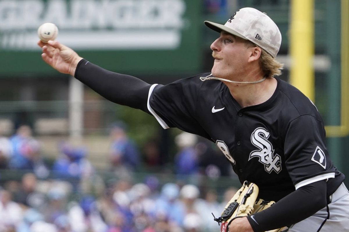 May 18, 2025; Chicago, Illinois, USA; Chicago White Sox pitcher Jonathan Cannon (48) throws the ball against the Chicago Cubs during the first inning at Wrigley Field. Mandatory Credit: David Banks-Imagn Images