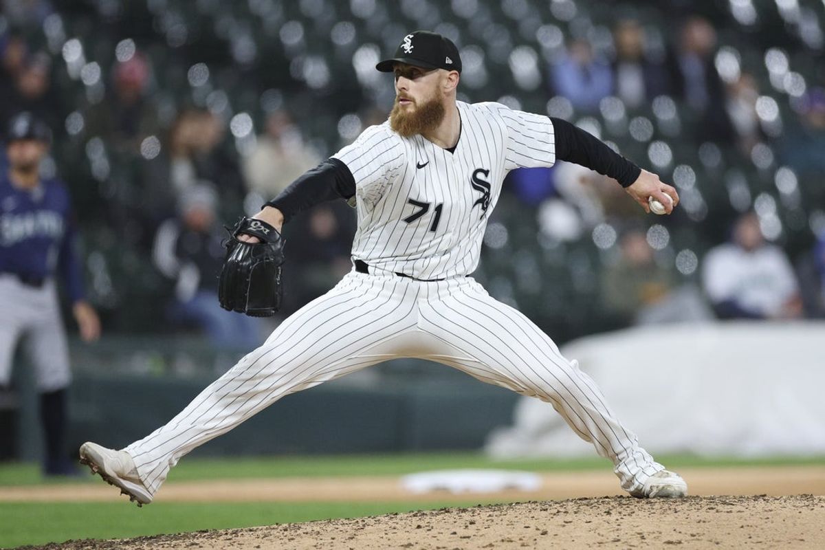 May 19, 2025; Chicago, Illinois, USA; Chicago White Sox relief pitcher Cam Booser (71) delivers a pitch against the Seattle Mariners during the eight inning at Rate Field. Mandatory Credit: Kamil Krzaczynski-Imagn Images
