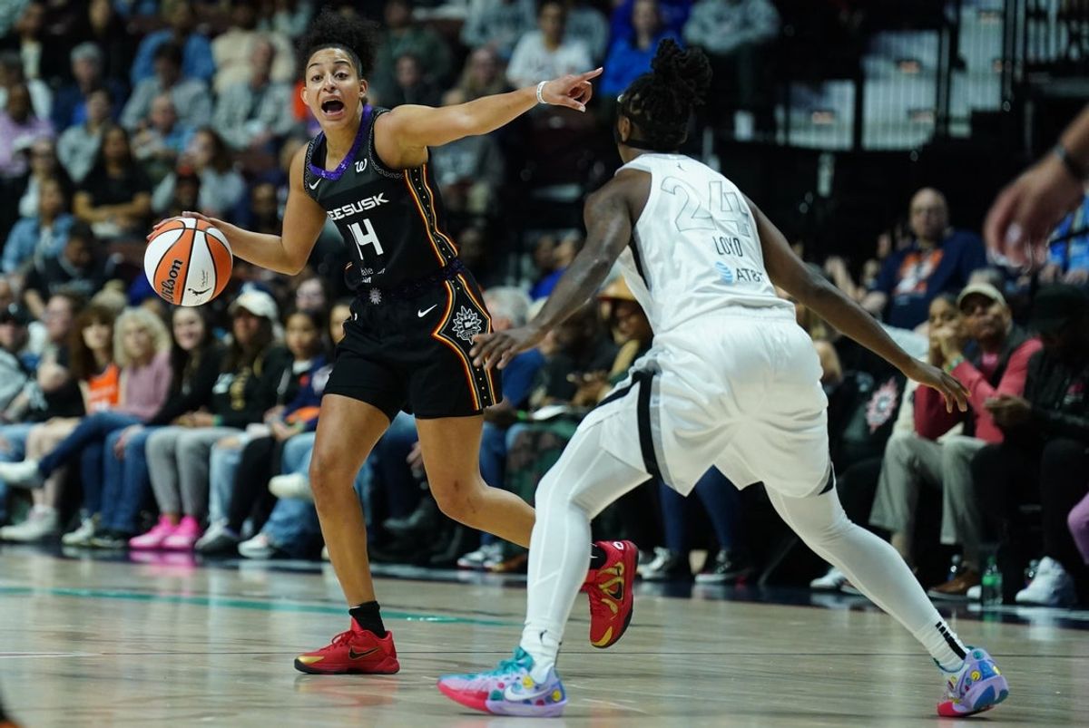 May 20, 2025; Uncasville, Connecticut, USA; Connecticut Sun guard Bria Hartley (14) moves the ball against Las Vegas Aces guard Jewell Loyd (24) in the second half at Mohegan Sun Arena. Mandatory Credit: David Butler II-Imagn Images