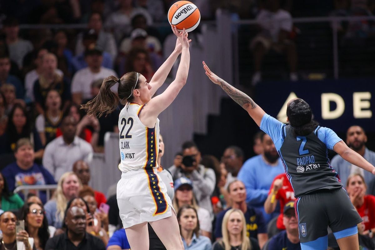 May 22, 2025; Atlanta, Georgia, USA; Indiana Fever guard Caitlin Clark (22) shoots against the Atlanta Dream in the first half at State Farm Arena. Mandatory Credit: Brett Davis-Imagn Images