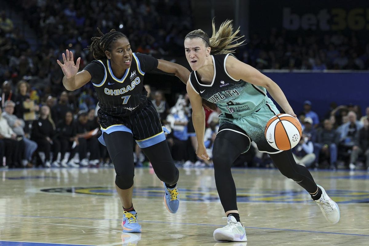 May 22, 2025; Chicago, Illinois, USA; New York Liberty guard Sabrina Ionescu (20) drives to the basket against Chicago Sky guard Ariel Atkins (7) during the first half at Wintrust Arena. Mandatory Credit: Kamil Krzaczynski-Imagn Images