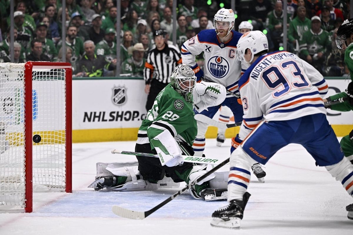 May 23, 2025; Dallas, Texas, USA; Edmonton Oilers center Ryan Nugent-Hopkins (93) scores a goal against Dallas Stars goaltender Jake Oettinger (29) in the first period for game two of the Western Conference Final of the 2025 Stanley Cup Playoffs at American Airlines Center. Mandatory Credit: Jerome Miron-Imagn Images