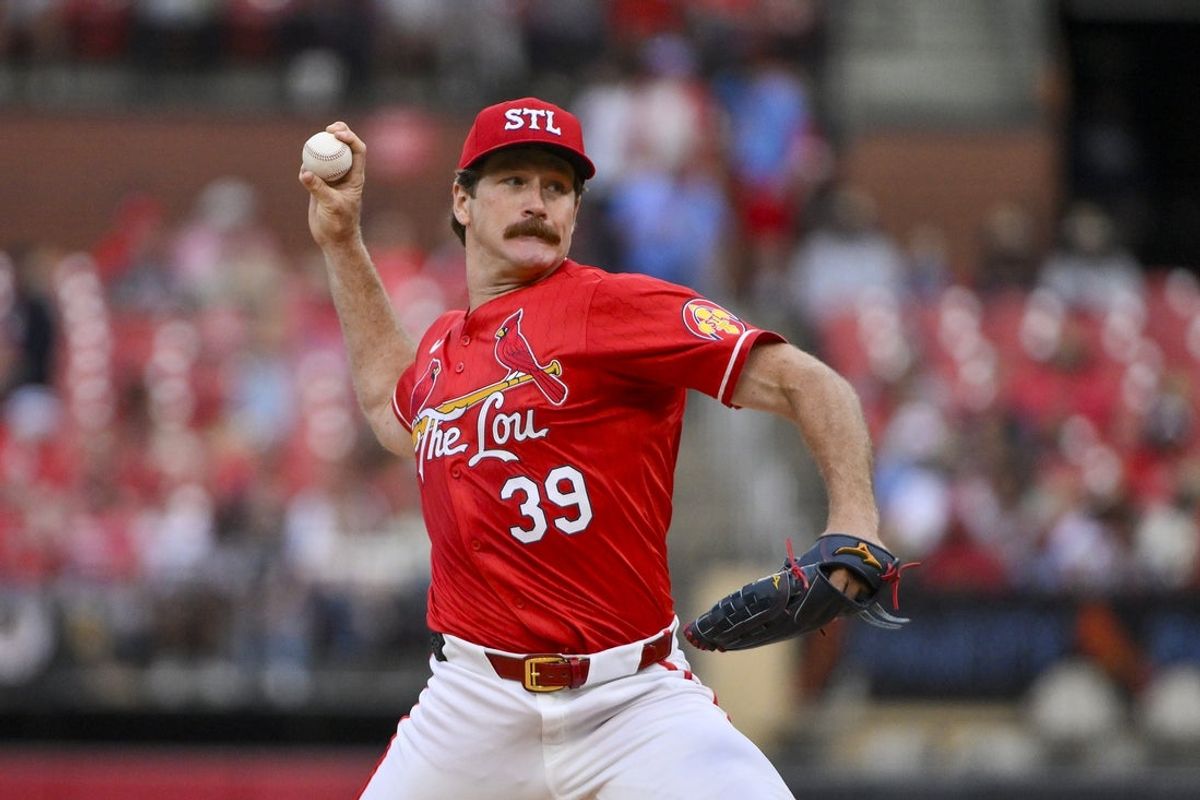 May 23, 2025; St. Louis, Missouri, USA;  St. Louis Cardinals starting pitcher Miles Mikolas (39) pitches against the Arizona Diamondbacks during the first inning at Busch Stadium. Mandatory Credit: Jeff Curry-Imagn Images