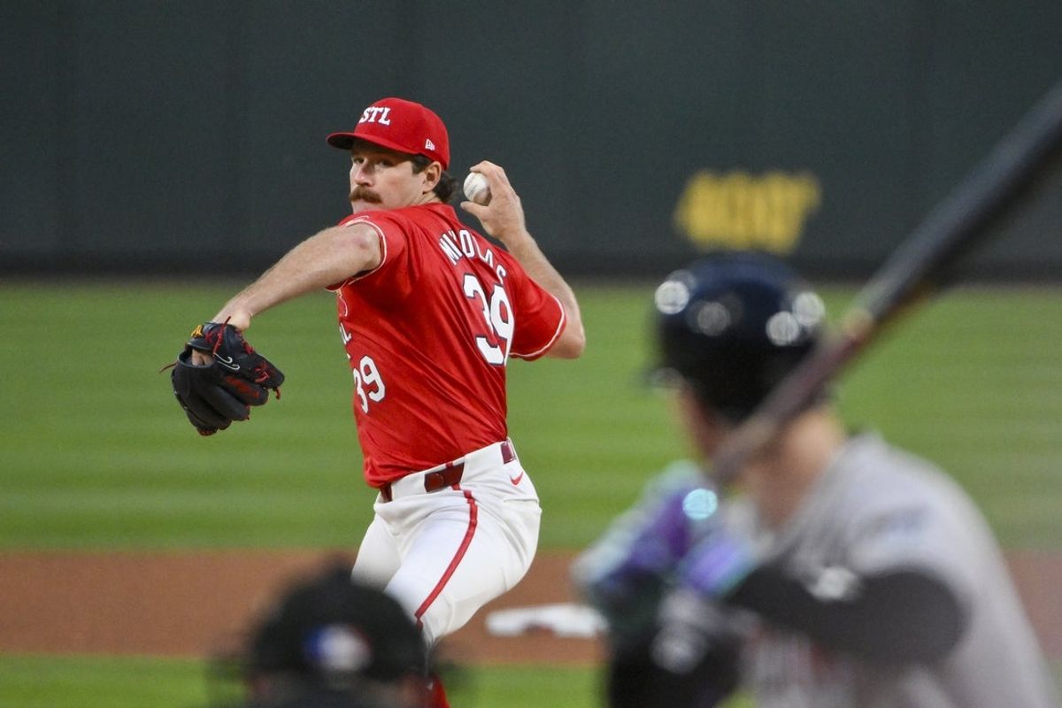 May 23, 2025; St. Louis, Missouri, USA;  St. Louis Cardinals starting pitcher Miles Mikolas (39) pitches against Arizona Diamondbacks designated hitter Pavin Smith (26) during the fourth inning at Busch Stadium. Mandatory Credit: Jeff Curry-Imagn Images