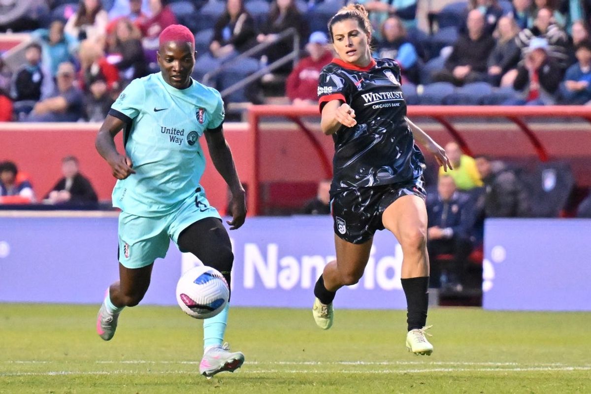 May 24, 2025; Bridgeview, Illinois, USA; Kansas City Current forward Temwa Chawinga (6) dribbles as Chicago Stars midfielder Cari Roccaro (4) pursues in the second half at SeatGeek Stadium. Mandatory Credit: Matt Cashore-Imagn Images
