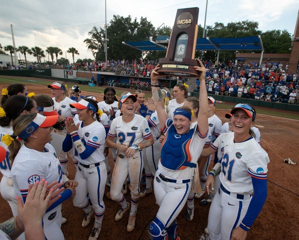 Florida celebrates their 5-2 win over Georgia during the third game of the NCAA super regionals softball game in Gainesville, FL on Sunday, May 25, 2025. The team heads to the College World Series in Oklahoma. [Alan Youngblood/Gainesville Sun]