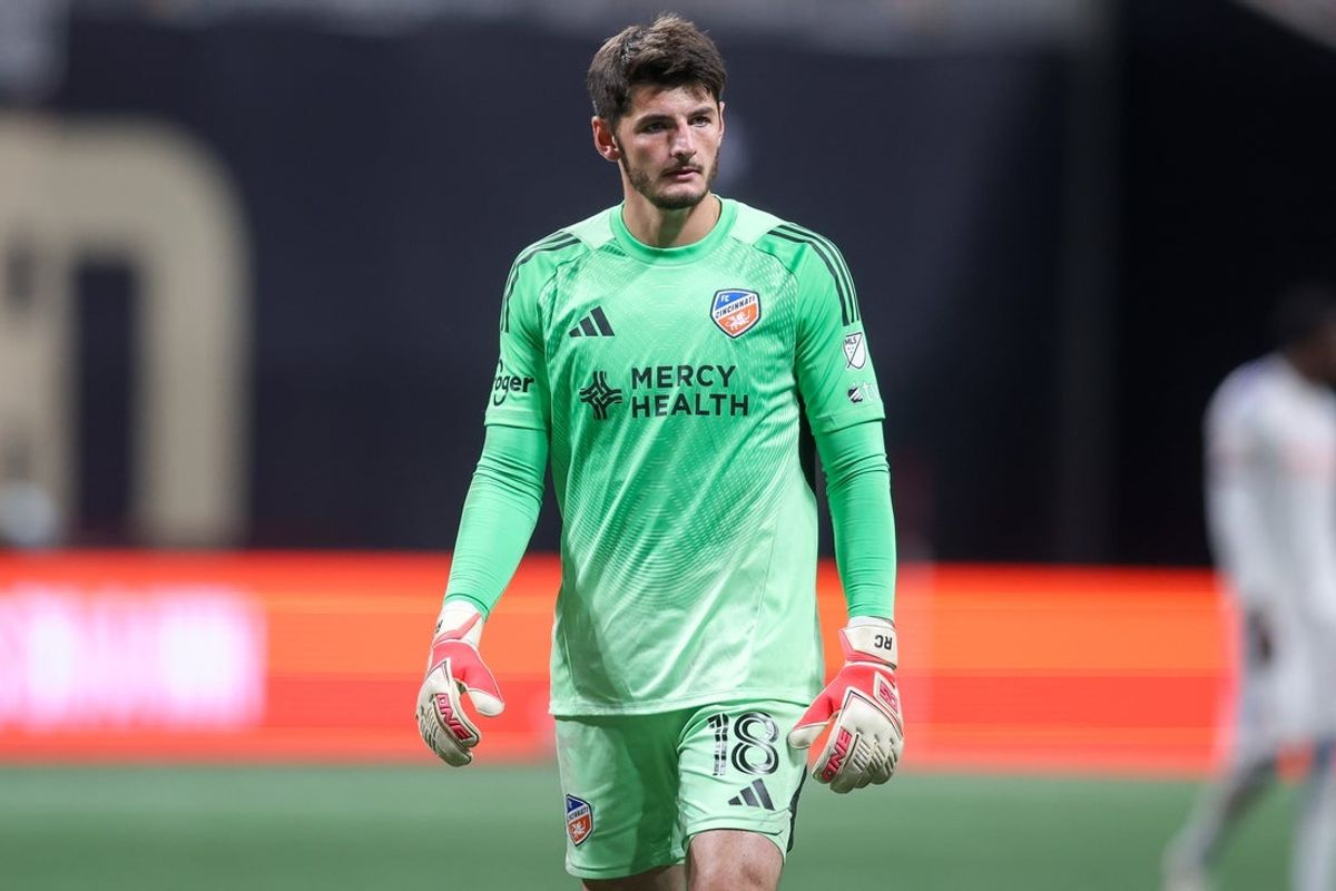 May 25, 2025; Atlanta, Georgia, USA; FC Cincinnati goalkeeper Roman Celentano (18) in action against Atlanta United in the second half at Mercedes-Benz Stadium. Mandatory Credit: Brett Davis-Imagn Images