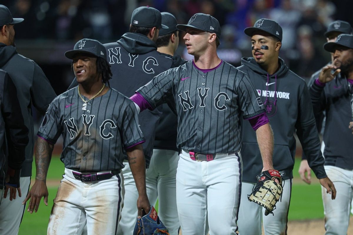 May 25, 2025; New York City, New York, USA; New York Mets first baseman Pete Alonso (20) celebrates with teammates after defeating the Los Angeles Dodgers at Citi Field. Mandatory Credit: Vincent Carchietta-Imagn Images