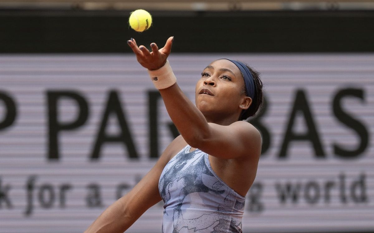 May 27, 2025; Paris, FR; Coco Gauff of the United States tosses the ball to serve during her match against Olivia Gadecki of Australia on day three at Roland Garros Stadium. Mandatory Credit: Susan Mullane-Imagn Images