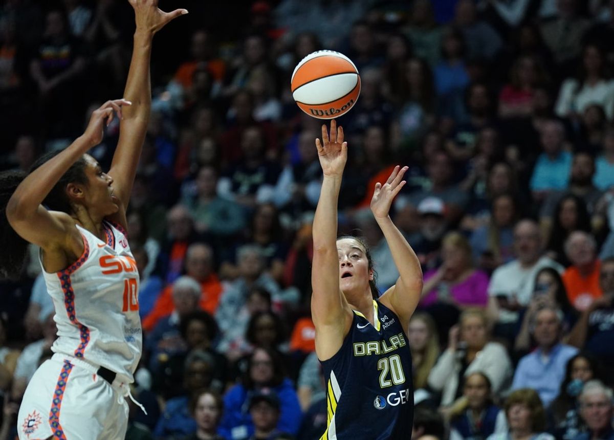 May 27, 2025; Uncasville, Connecticut, USA; Dallas Wings forward Maddy Siegrist (20) shoots a three point basket against Connecticut Sun forward Olivia Nelson-Ododa (10) in the first half at Mohegan Sun Arena. Mandatory Credit: David Butler II-Imagn Images