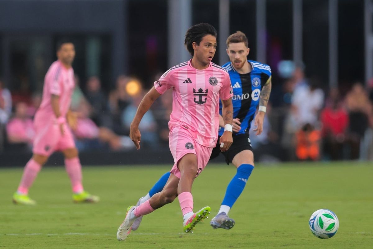 May 28, 2025; Fort Lauderdale, Florida, USA; Inter Miami CF midfielder Telasco Segovia (8) passes the ball against CF Montreal during the first half at Chase Stadium. Mandatory Credit: Sam Navarro-Imagn Images