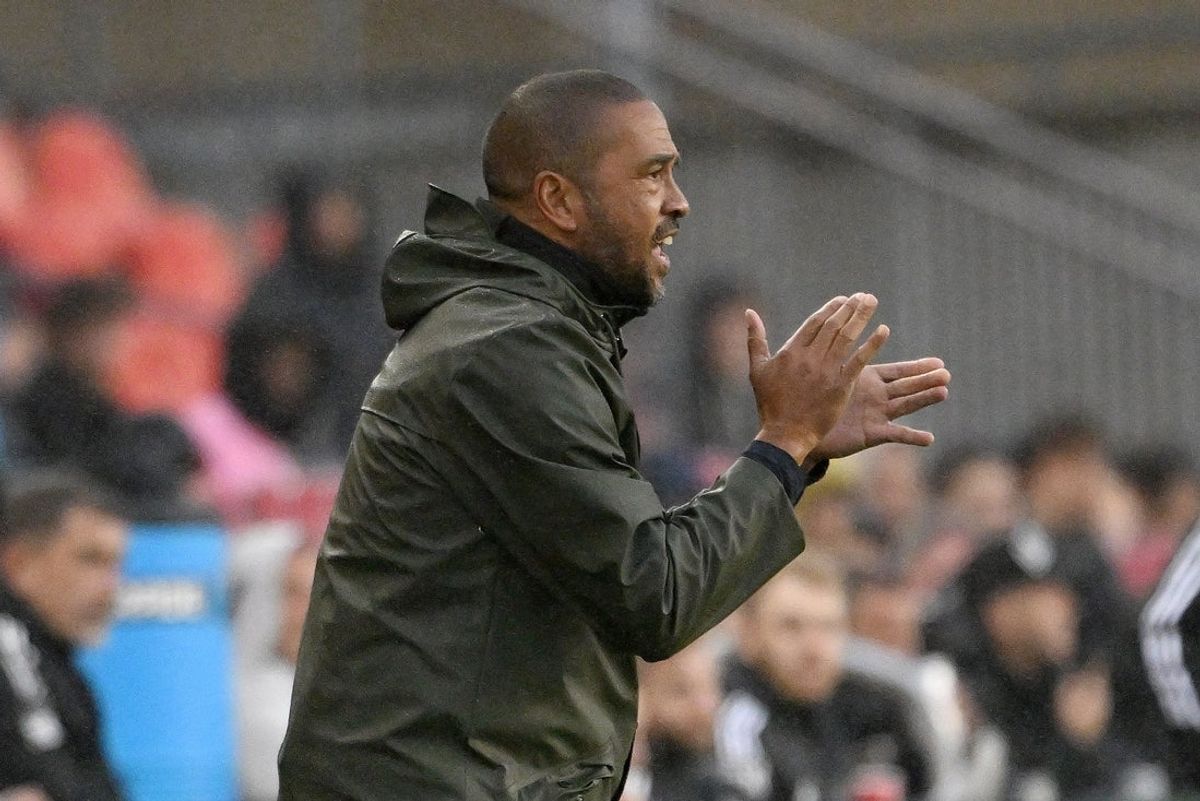 May 28, 2025; Toronto, Ontario, CAN;  Toronto FC head coach Robin Fraser directs his players against the Philadelphia Union in the first half at BMO Field. Mandatory Credit: Dan Hamilton-Imagn Images