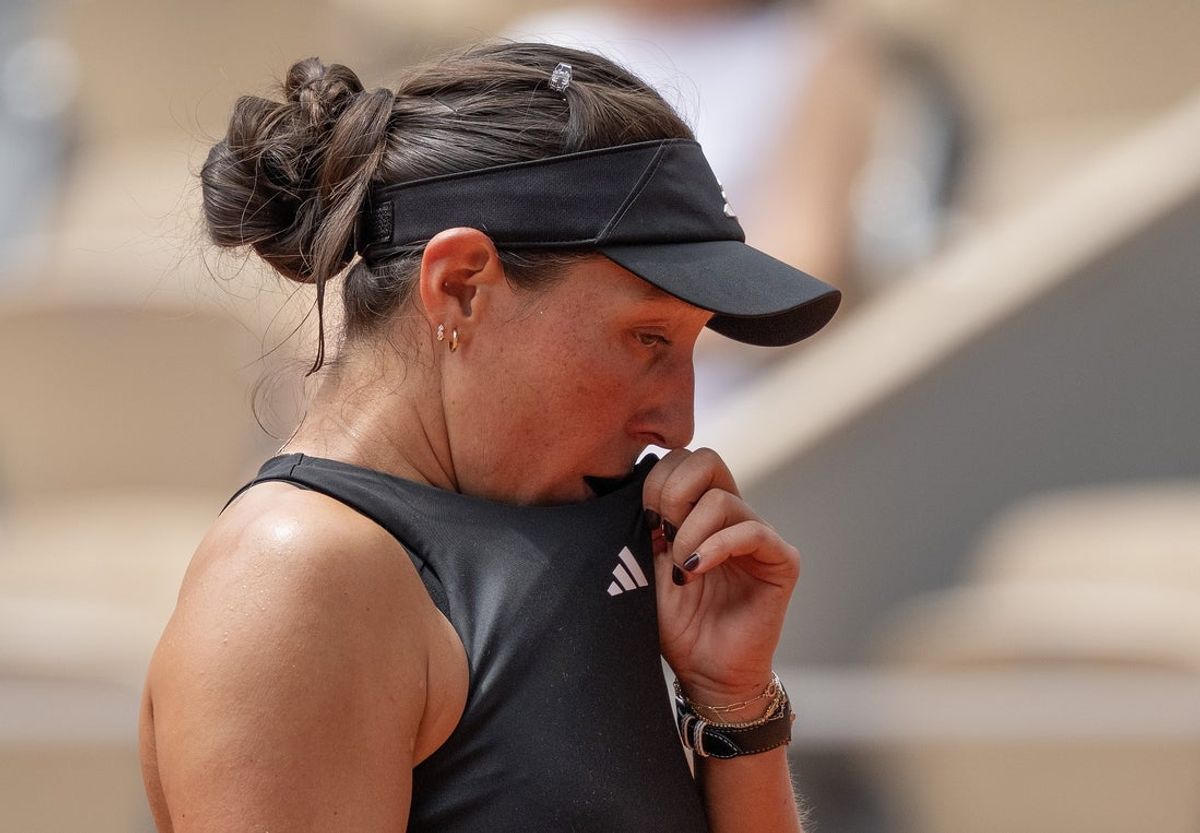 May 31, 2025; Paris, FR; Jessica Pegula of the United States during her match against Marketa Vondrousova of the Czech Republic on day seven at Roland Garros Stadium.  Mandatory Credit: Susan Mullane-Imagn Images