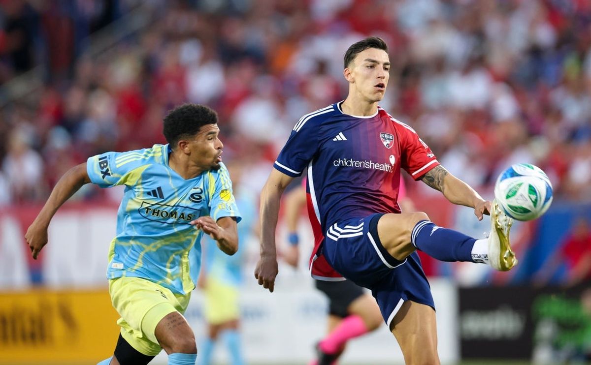 May 31, 2025; Frisco, Texas, USA; FC Dallas forward Petar Musa (9) controls the ball as Philadelphia Union defender Nathan Harriel (26) defends during the first half at Toyota Stadium. Mandatory Credit: Kevin Jairaj-Imagn Images