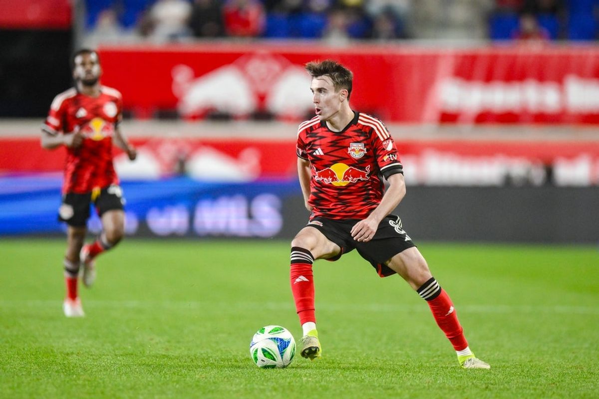 May 31, 2025; Harrison, New Jersey, USA; New York Red Bulls midfielder Peter Stroud (8) controls the ball against the Atlanta United during the second half at Sports Illustrated Stadium. Mandatory Credit: John Jones-Imagn Images