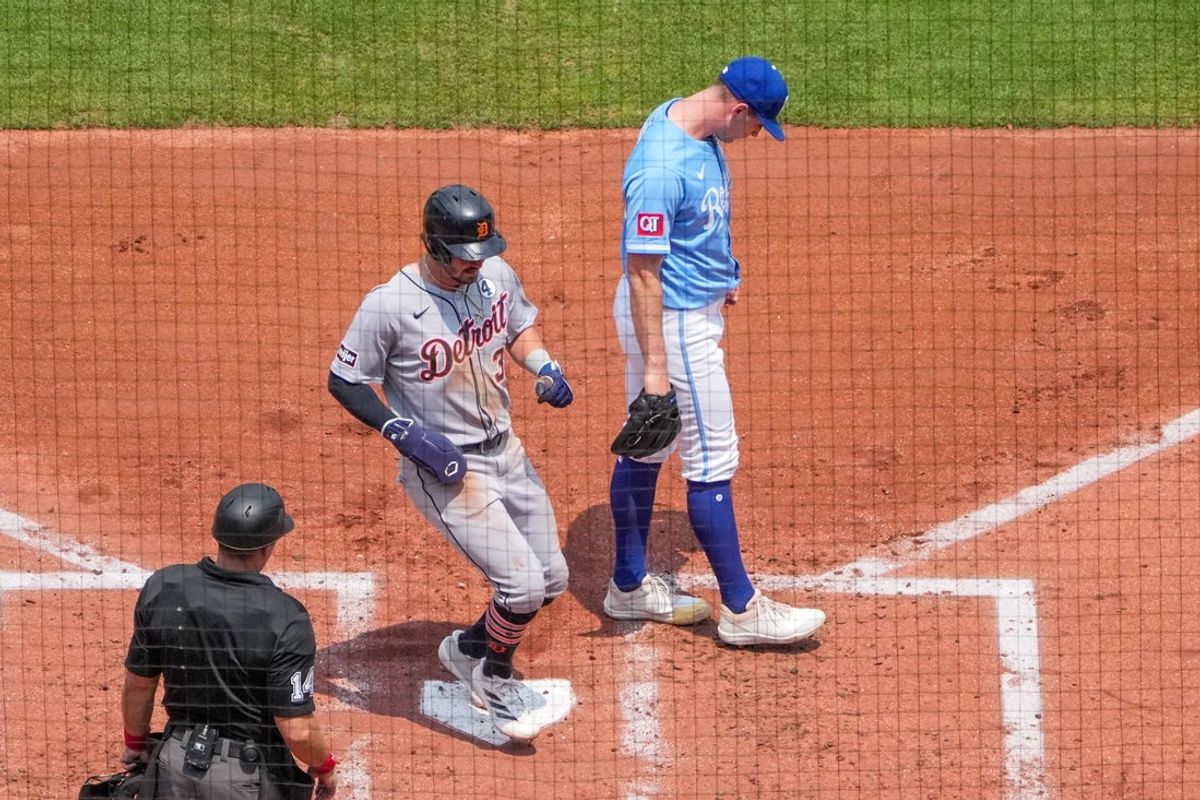 Jun 1, 2025; Kansas City, Missouri, USA; Kansas City Royals starting pitcher Kris Bubic (50) can’t make a play as Detroit Tigers shortstop Zach McKinstry (39) scores in the third inning at Kauffman Stadium. Mandatory Credit: Denny Medley-Imagn Images
