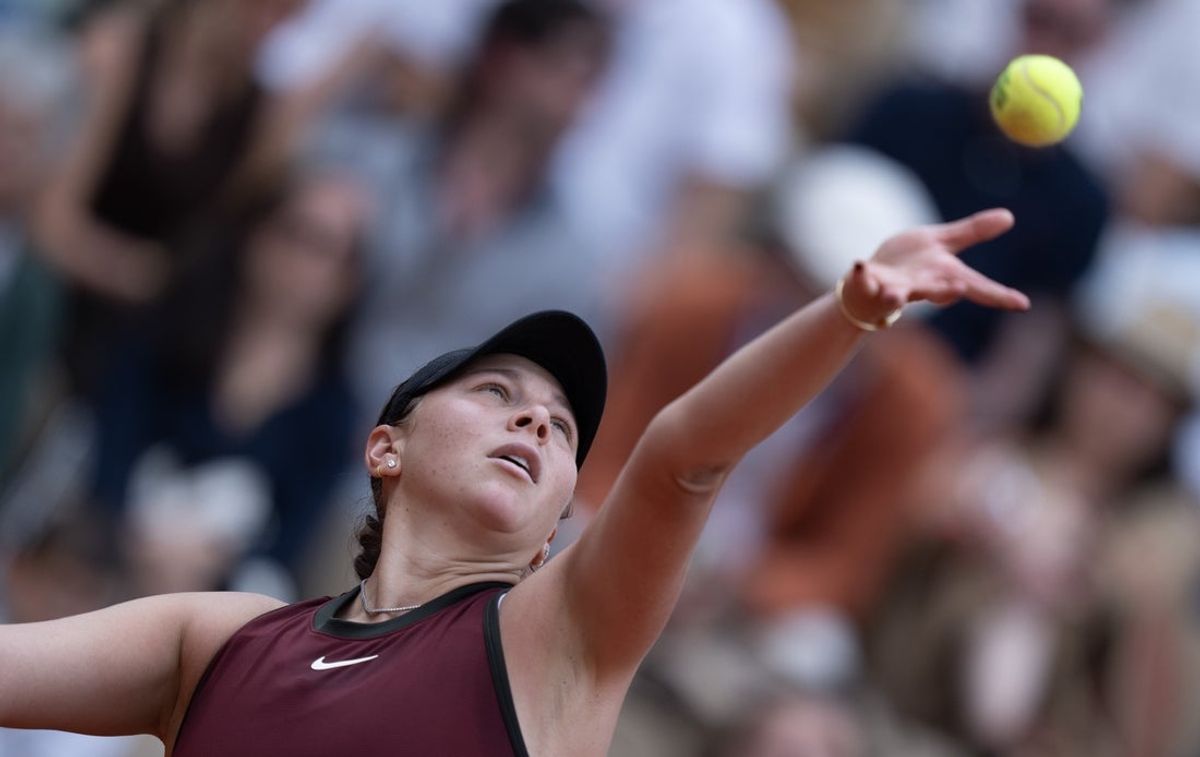 Jun 1, 2025; Paris, FR; Amanda Anisimova of the United States tosses the ball to serve during her match against Aryna Sabalenka on day eight at Roland Garros Stadium. Mandatory Credit: Susan Mullane-Imagn Images