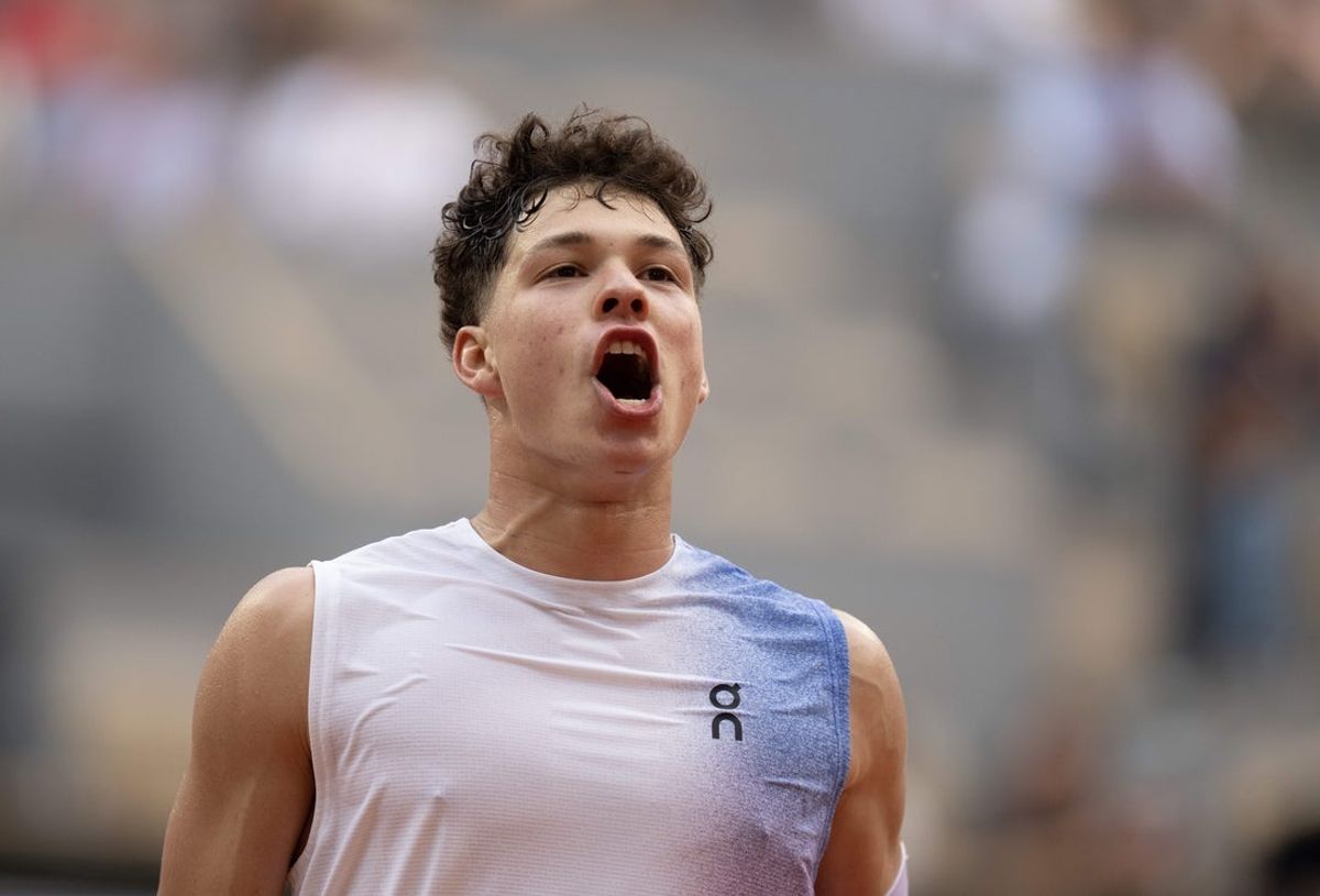 Jun 1, 2025; Paris, FR; Ben Shelton of the United States reacts to a point during his match against Carlos Alcaraz of Spain on day eight at Roland Garros Stadium.  Mandatory Credit: Susan Mullane-Imagn Images