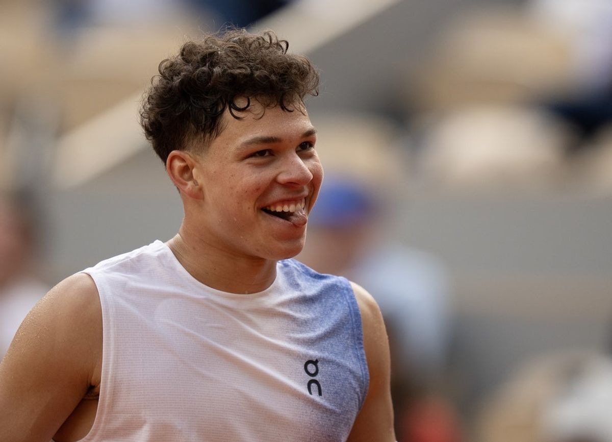 Jun 1, 2025; Paris, FR; Ben Shelton of the United States reacts to a point during his match against Carlos Alcaraz of Spain on day eight at Roland Garros Stadium.  Mandatory Credit: Susan Mullane-Imagn Images