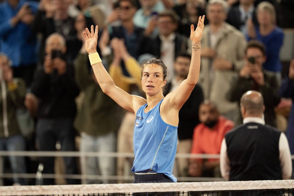 Jun 4, 2025; Paris, FR; Lois Boisson of France celebrates winning her match against Mirra Andreeva on day 11 at Roland Garros Stadium.  Mandatory Credit: Susan Mullane-Imagn Images