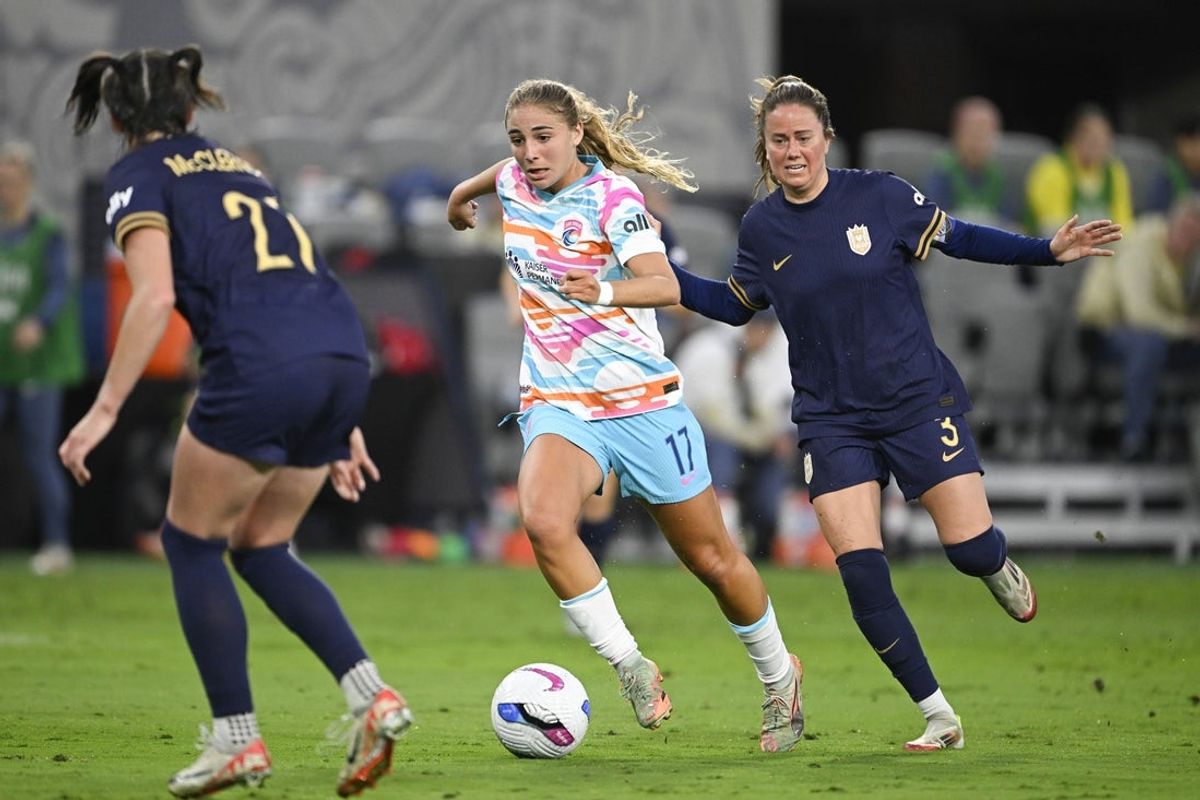 Jun 6, 2025; San Diego, California, USA; San Diego Wave FC midfielder Kimmi Ascanio (17) breaks away from Seattle Reign defender Lauren Barnes (3) during the first half at Snapdragon Stadium. Mandatory Credit: Denis Poroy-Imagn Images