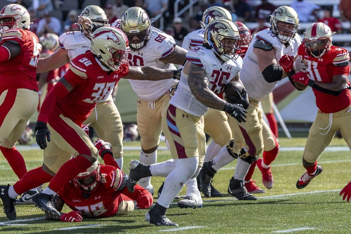 Jun 8, 2025; Birmingham, AL, USA; Michigan Panthers running back Toa Taua (35) runs the ball against the Birmingham Stallions during the second half of the USFL conference championship football game at Protective Stadium. Mandatory Credit: Vasha Hunt-Imagn Images
