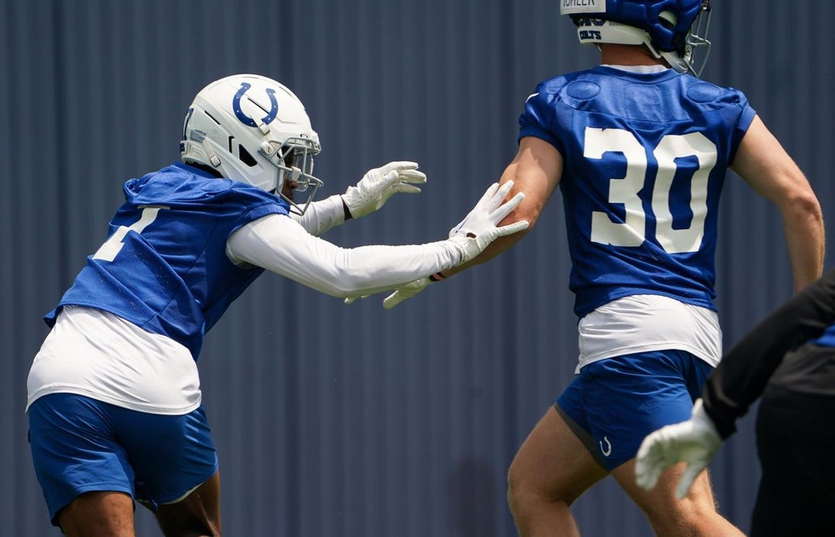 Indianapolis Colts cornerback Charvarius Ward (7) rushes up the field Tuesday, June 10, 2025, during NFL Colts mandatory mini camp at the Indiana Farm Bureau Football Center in Indianapolis.