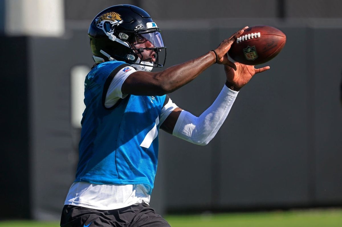 Jacksonville Jaguars wide receiver Brian Thomas Jr. (7) catches a pass during the second mandatory minicamp at Miller Electric Center Wednesday, June 11, 2025 in Jacksonville, Fla.