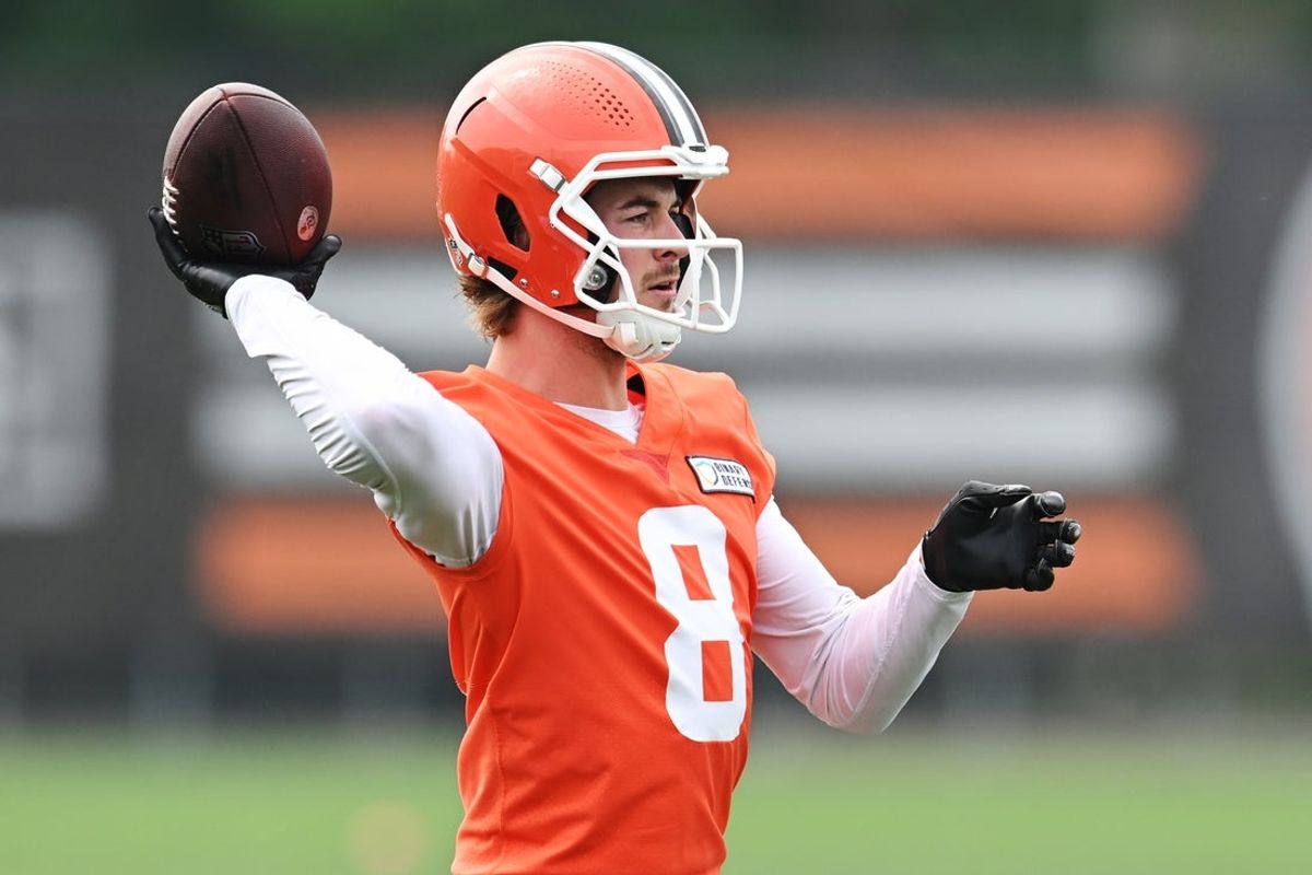 Jun 12, 2025; Berea, OH, USA; Cleveland Browns quarterback Kenny Pickett (8) throws a pass during mini camp at CrossCountry Mortgage Campus. Mandatory Credit: Ken Blaze-Imagn Images