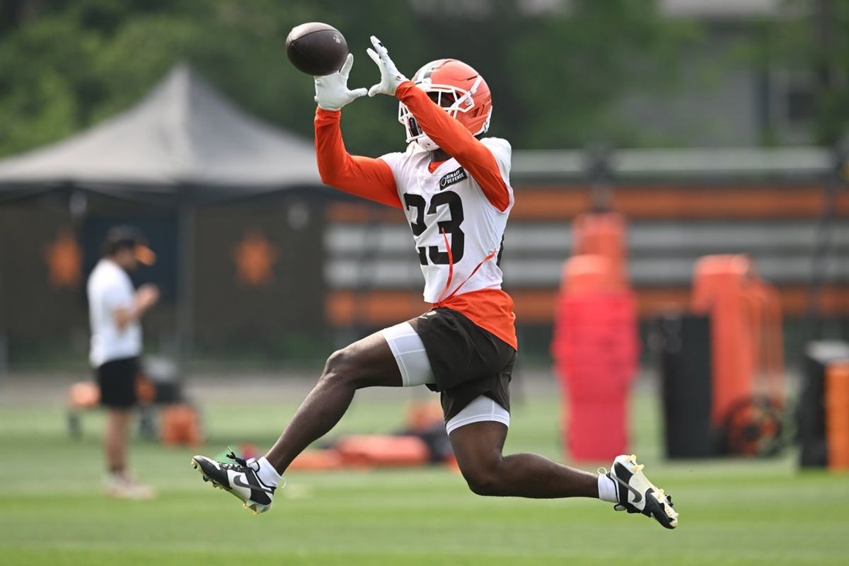 Jun 12, 2025; Berea, OH, USA; Cleveland Browns safety Damontae Kazee (23) catches a pass during mini camp at CrossCountry Mortgage Campus. Mandatory Credit: Ken Blaze-Imagn Images
