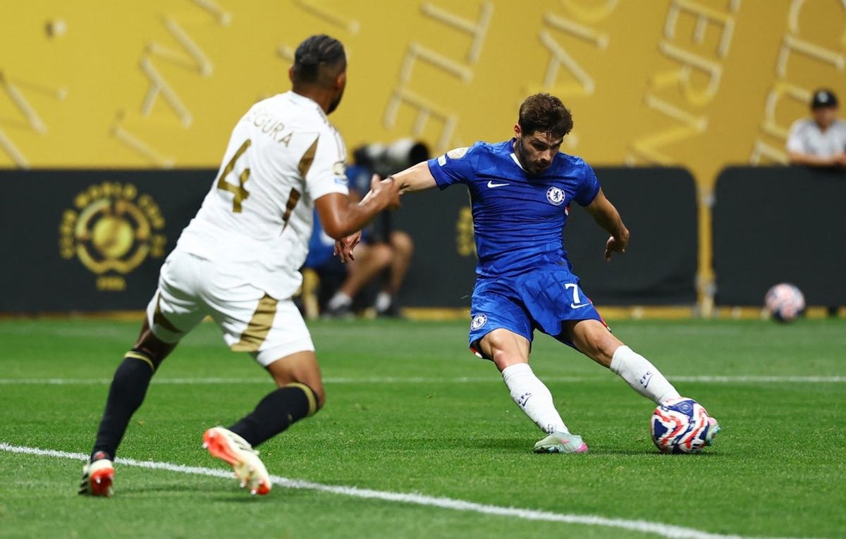 [Subscription Customers Only] Jun 16, 2025; Atlanta, Georgia, USA; Chelsea FC forward Pedro Neto (7) scores the first goal of the game during the first half during a group stage match of the 2025 FIFA Club World Cup at Mercedes-Benz Stadium. Mandatory Credit: Dale Zanine-Reuters via Imagn Images