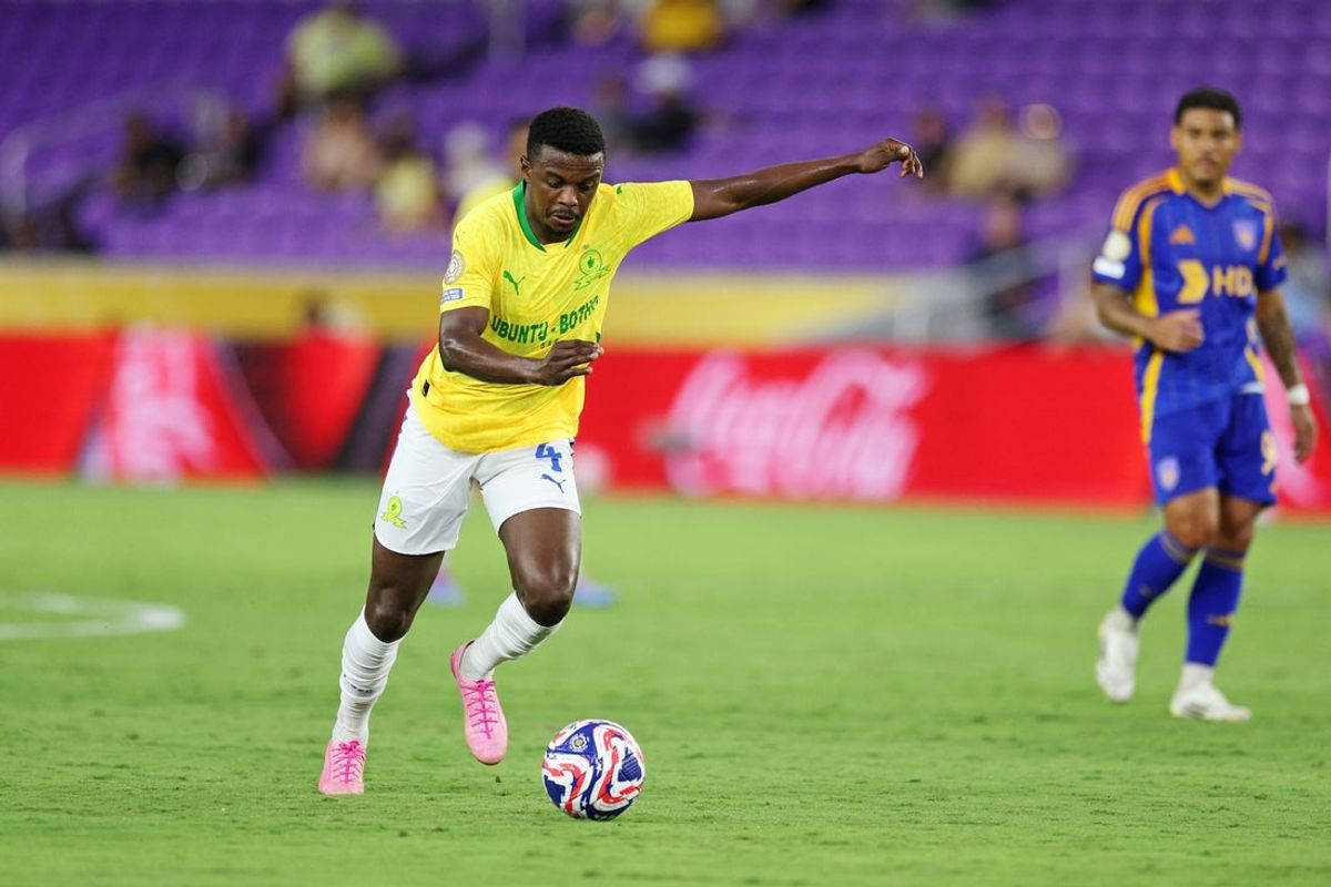 Jun 17, 2025; Orlando, Florida, USA; Mamelodi Sundowns FC midfielder Teboho Mokoena (4) controls the ball during the second half against Ulsan HD during a group stage match of the 2025 FIFA Club World Cup at Inter&Co Stadium. Mandatory Credit: Nathan Ray Seebeck-Imagn Images