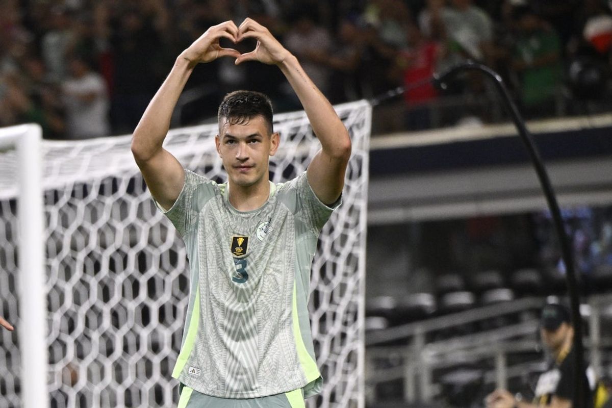 Jun 18, 2025; Arlington, Texas, USA; Mexico defender Cesar Montes (3) celebrates scoring during the second half against Suriname during a group stage match of the 2025 Gold Cup at AT&T Stadium. Mandatory Credit: Jerome Miron-Imagn Images